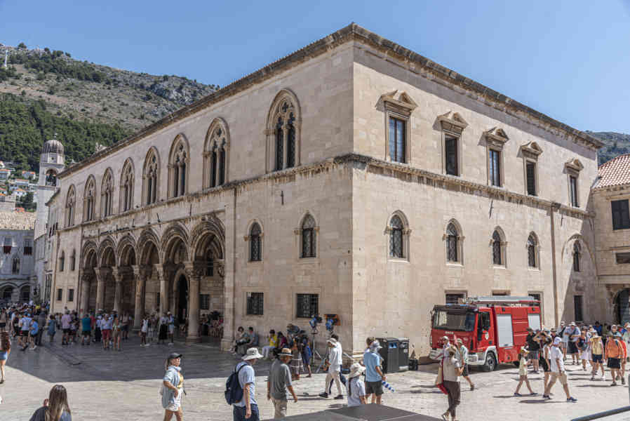 Croacia - Dubrovnik 037 - palacio del Rector.jpg